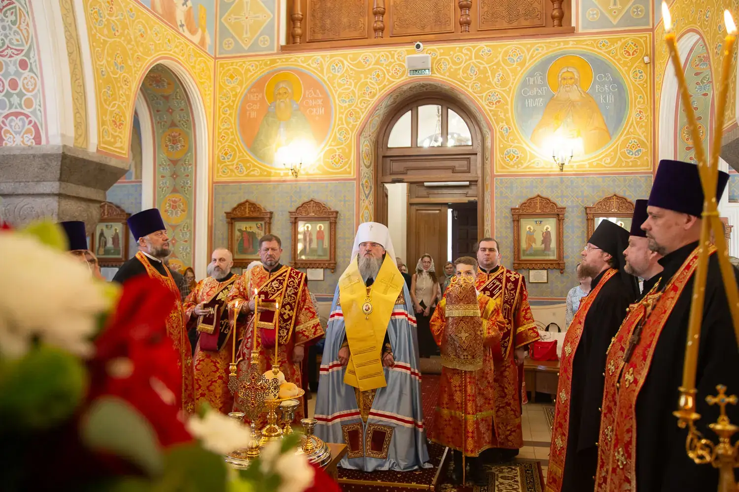 богослужение в храме на праздник Иоанна Предтечи