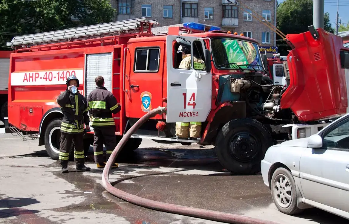 пожарные машины на месте возгорания