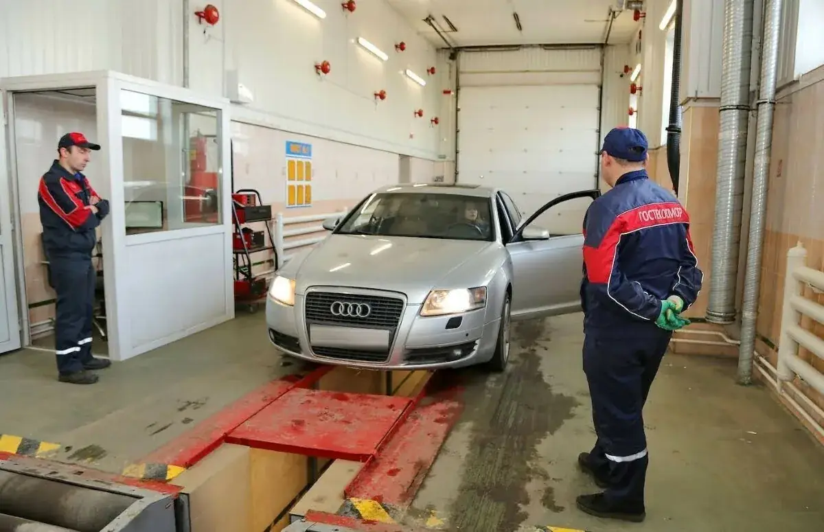 автомобиль на техосмотре