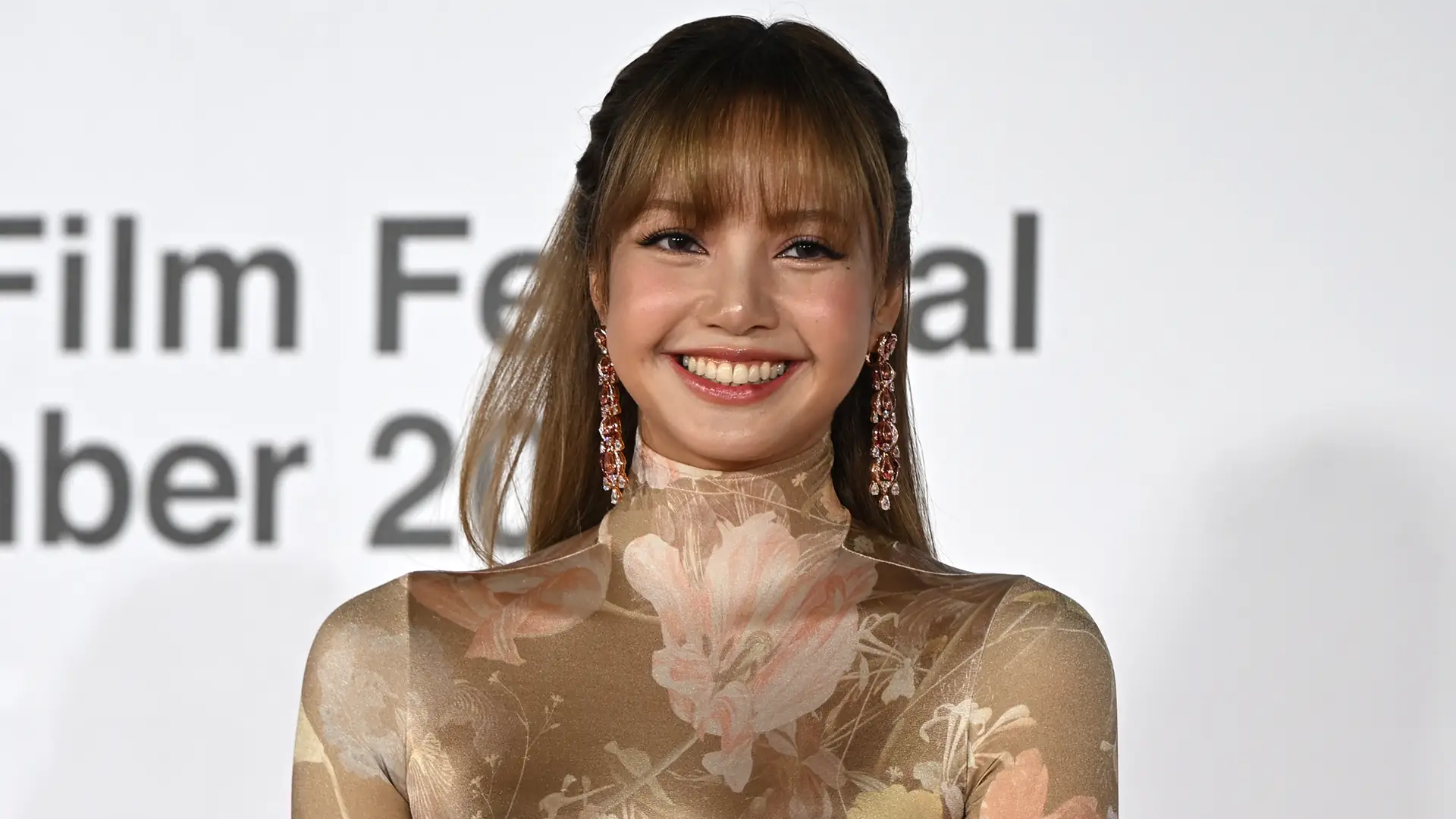 Lisa BLACKPINK Instagram earnings 1.6 million per post