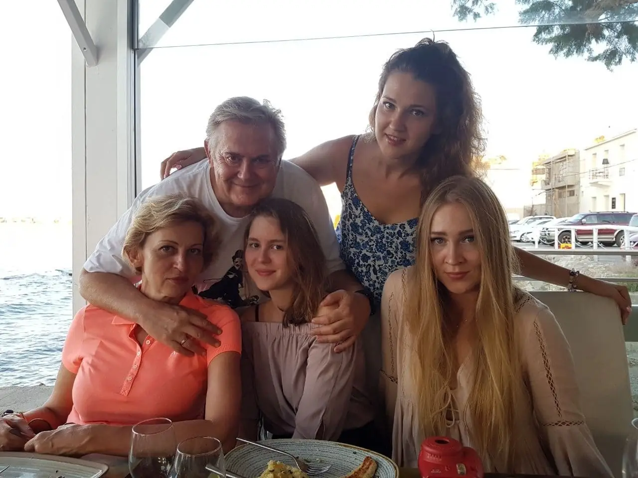 Юрий Стоянов семья жена Елена дочь Екатерина дача