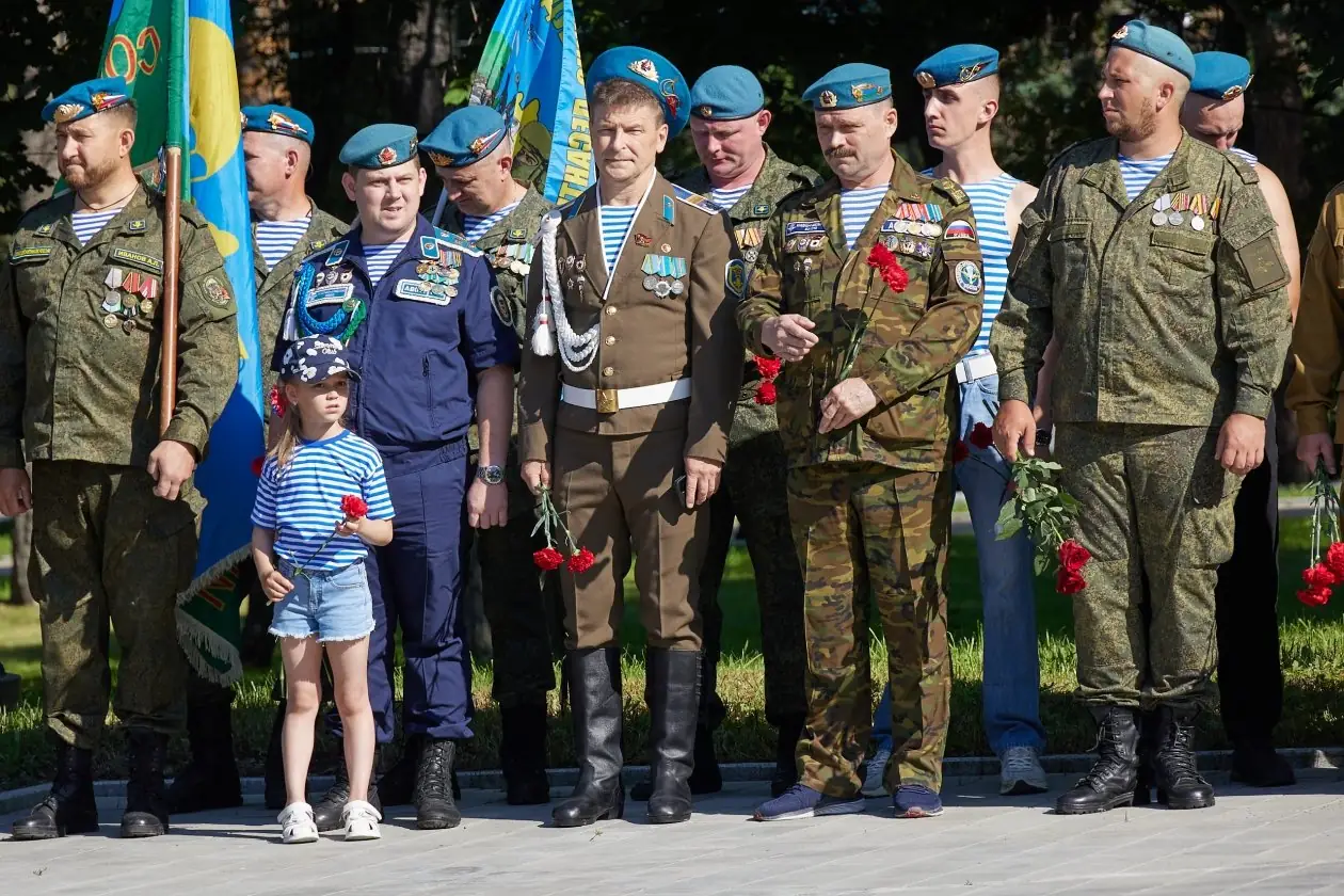 День ВДВ Южно-Сахалинск площадь Славы