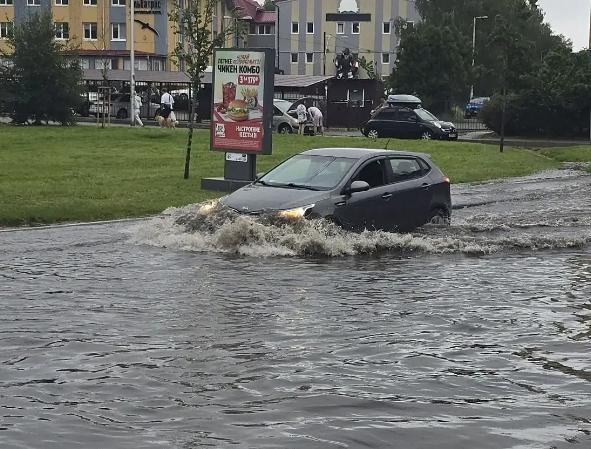 ливень затопил улицы Калининграда