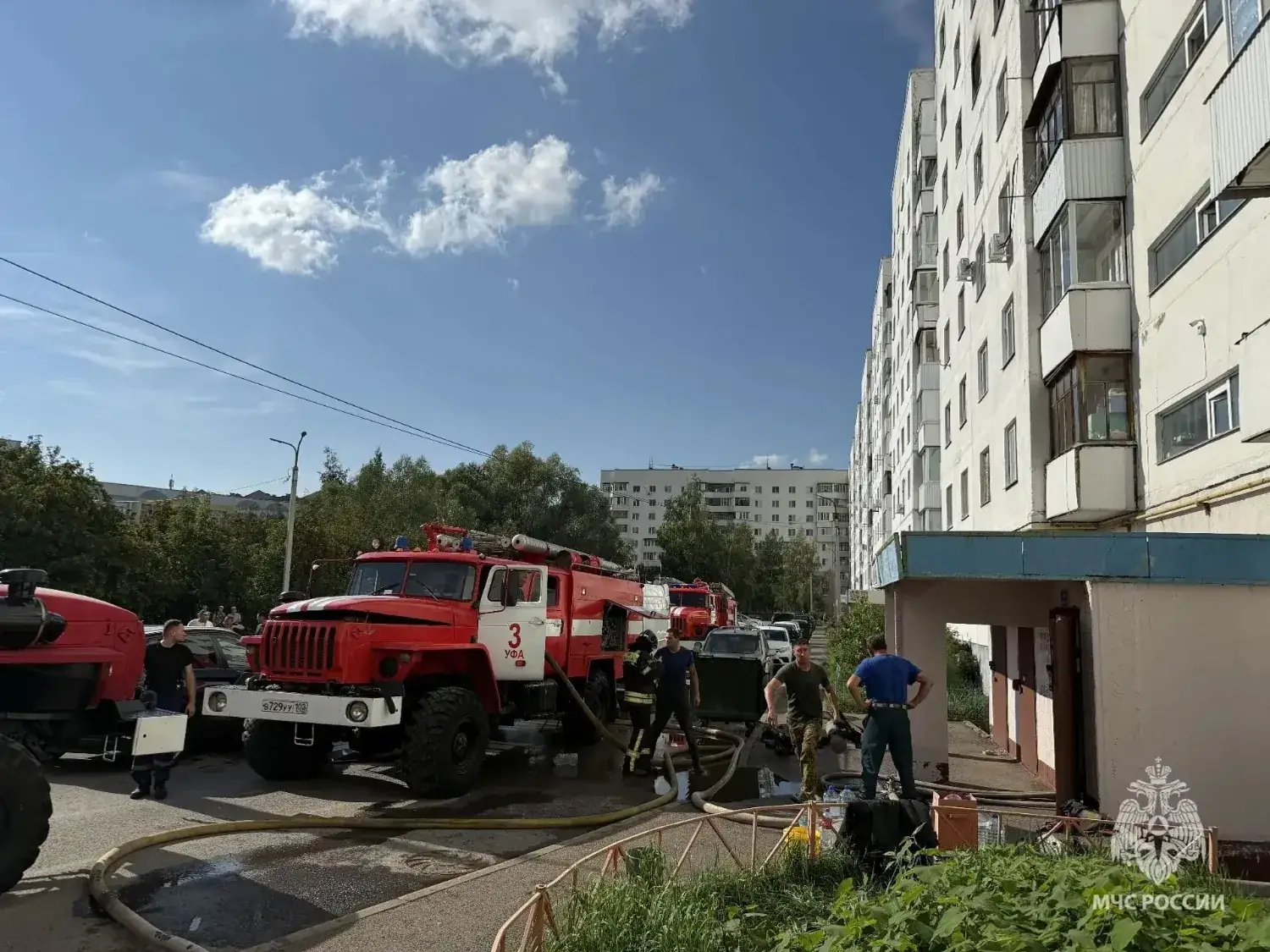 МЧС пожар тушение дым здание