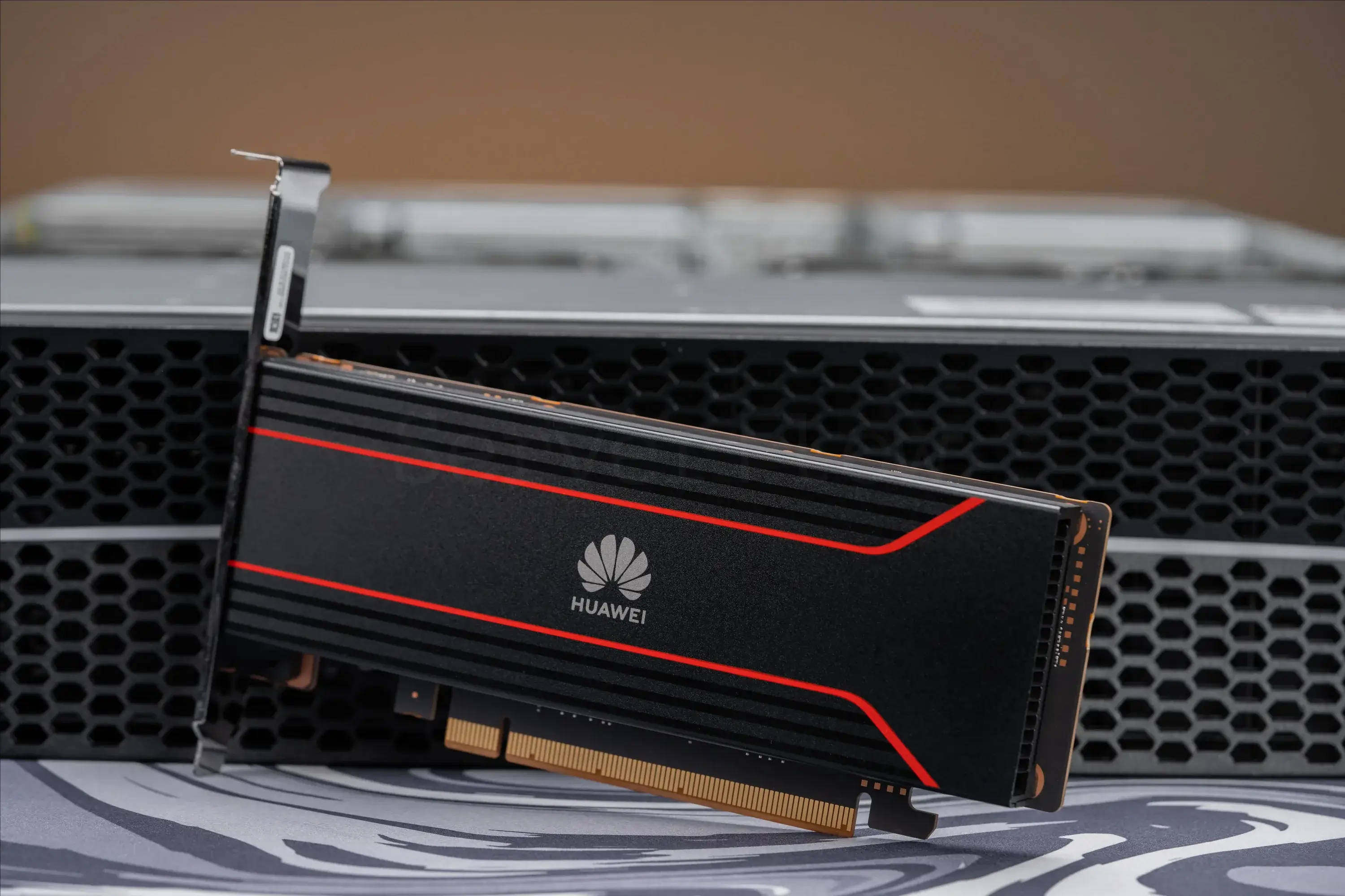 NVIDIA сжалась до 11%: почему дата-центры Китая массово скупают Huawei Ascend?