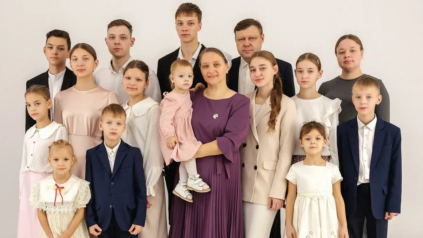 15 детей без эпидуралки: на чем реально экономит многодетная москвичка Рогова?
