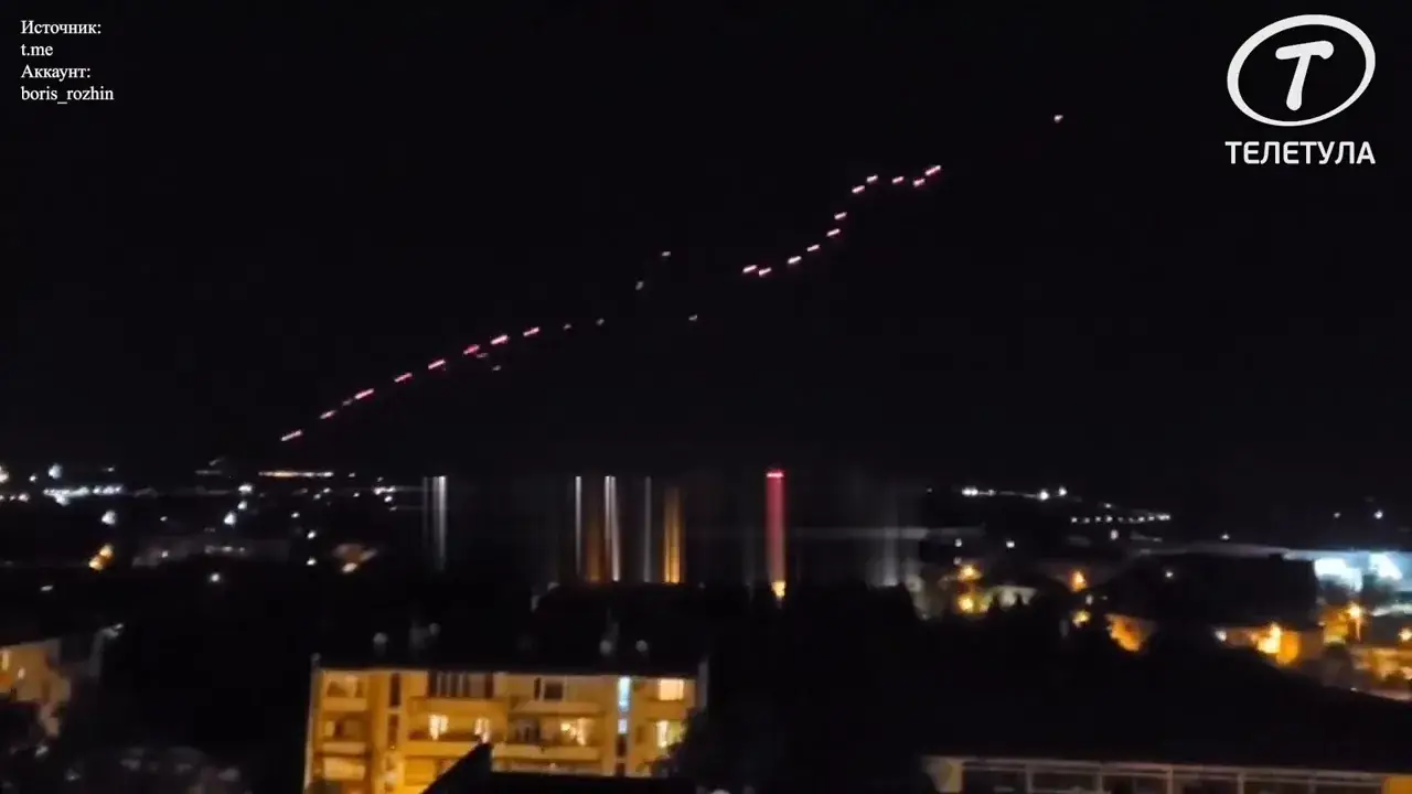 работа ПВО ночное небо над городом