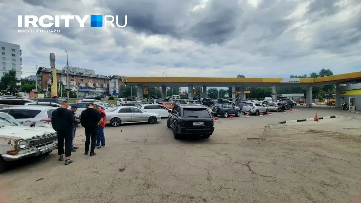 Бензин по 97 рублей и лимит 30 литров в одни руки: иркутские водители снова стоят в очередях на АЗС