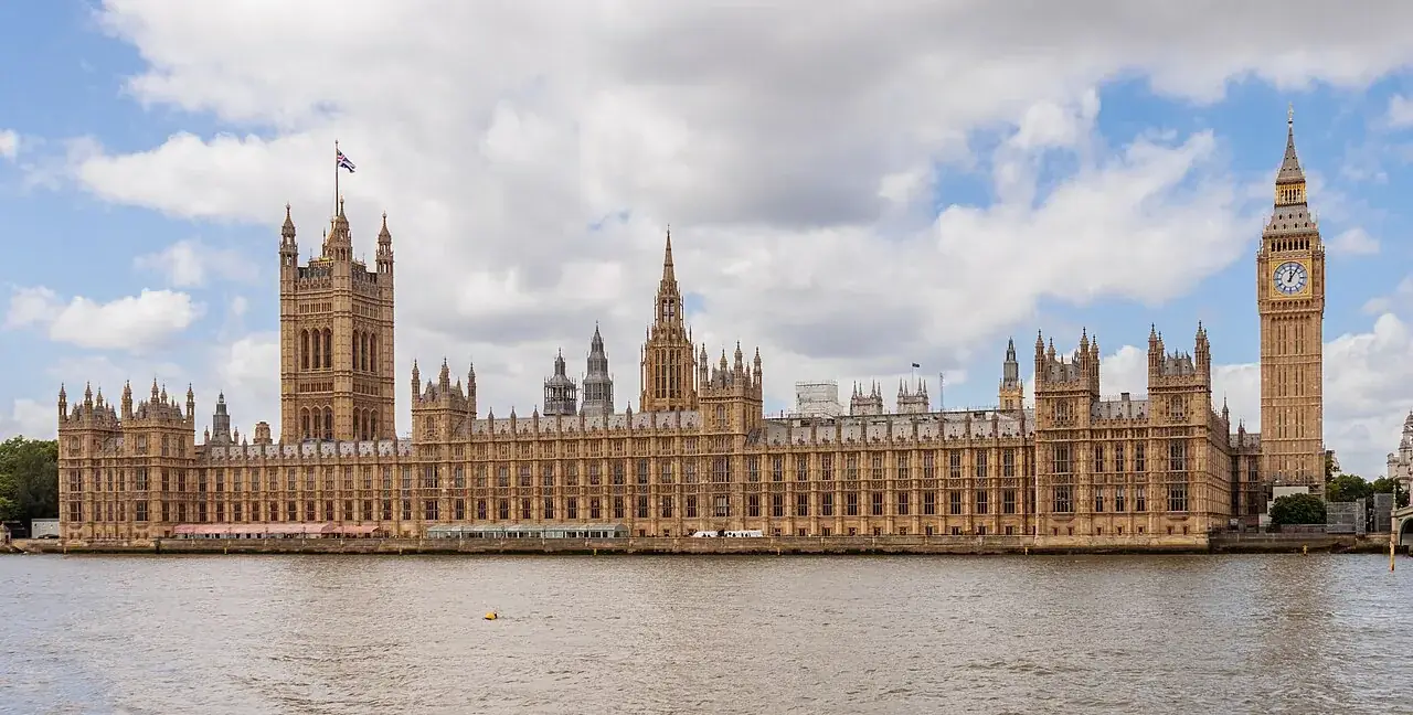 здание британского парламента Вестминстер