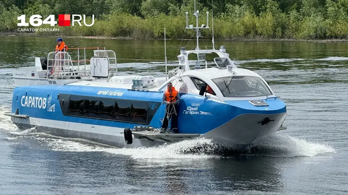 теплоход Валдай 45Р Саратов Волга