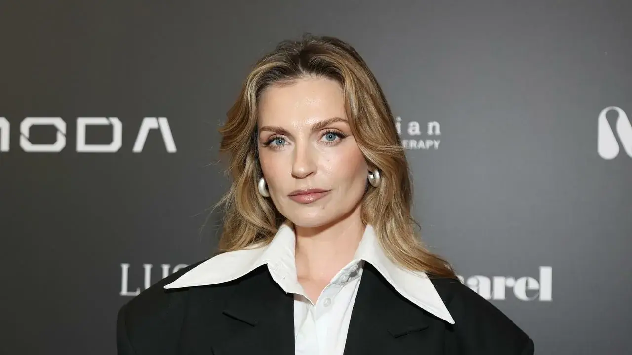 Саша Савельева певица фото последнее время