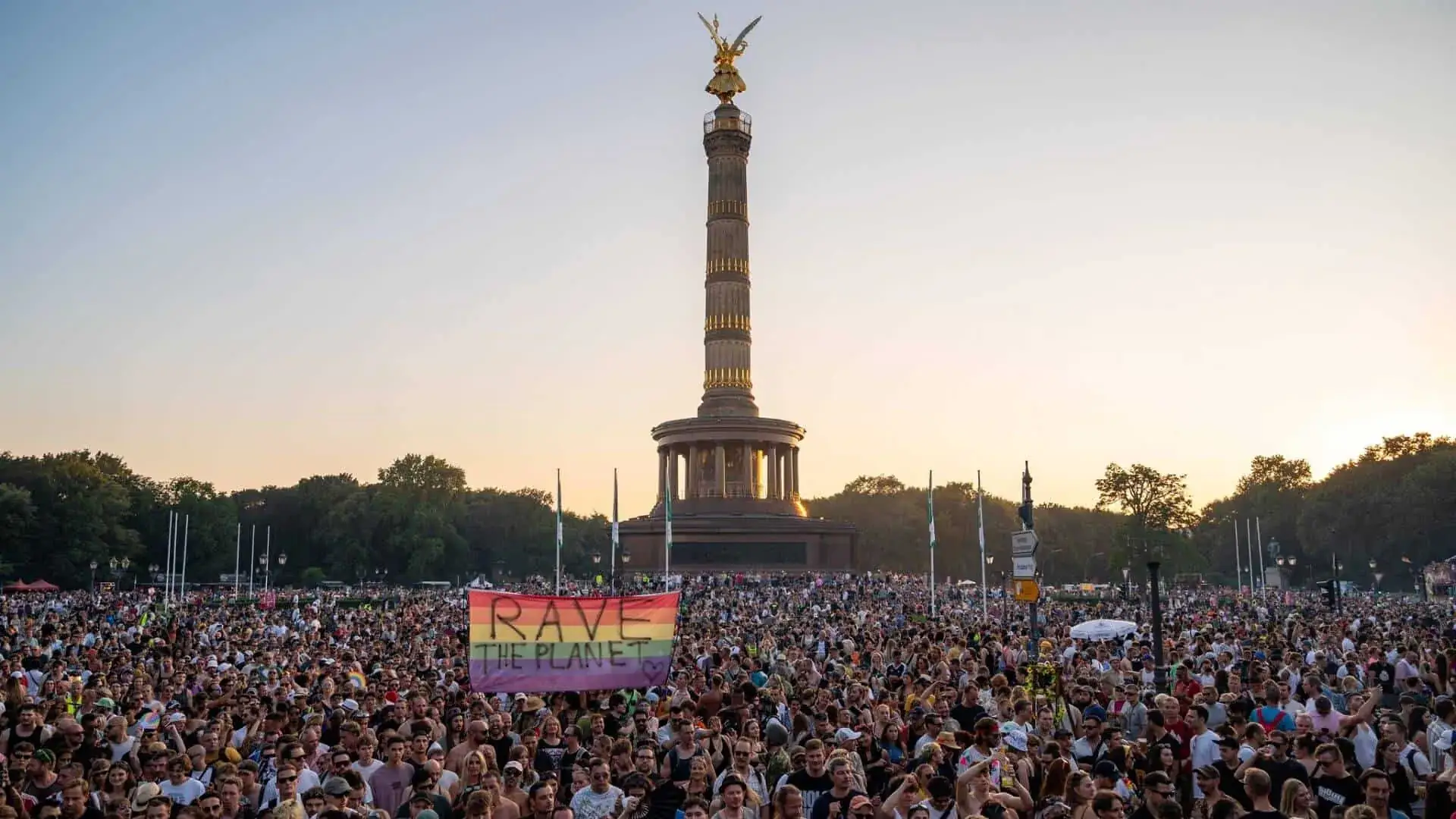 Rave The Planet Berlin 2026 crowd heat