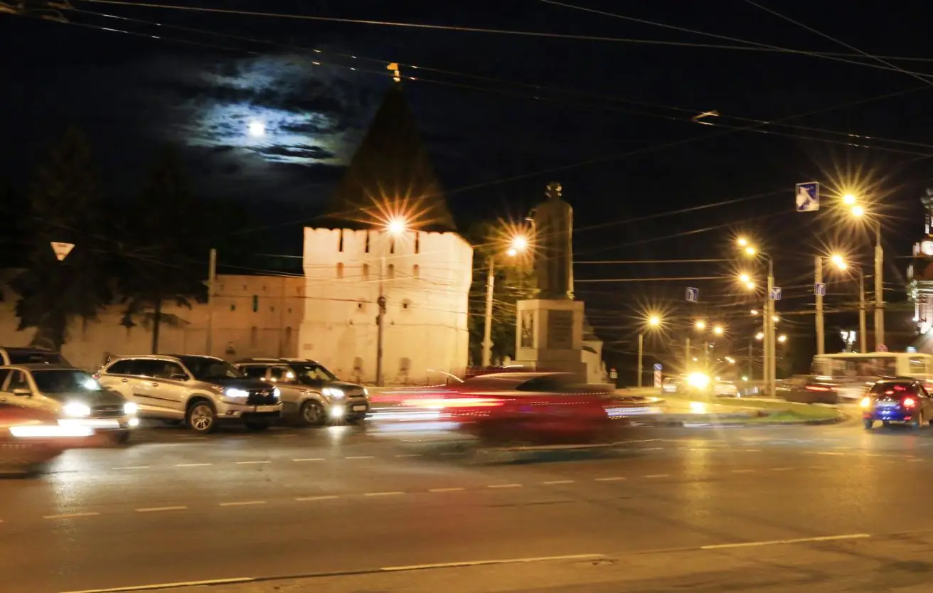 В Ярославле перекрыли трассу из-за дронов, а 20 собак погибли от прививок: срочная инструкция для жителей