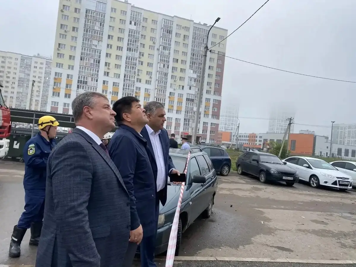 Атака 6 БПЛА на Уфу: дрон повредил дом в Затоне и поджег установку нефтезавода