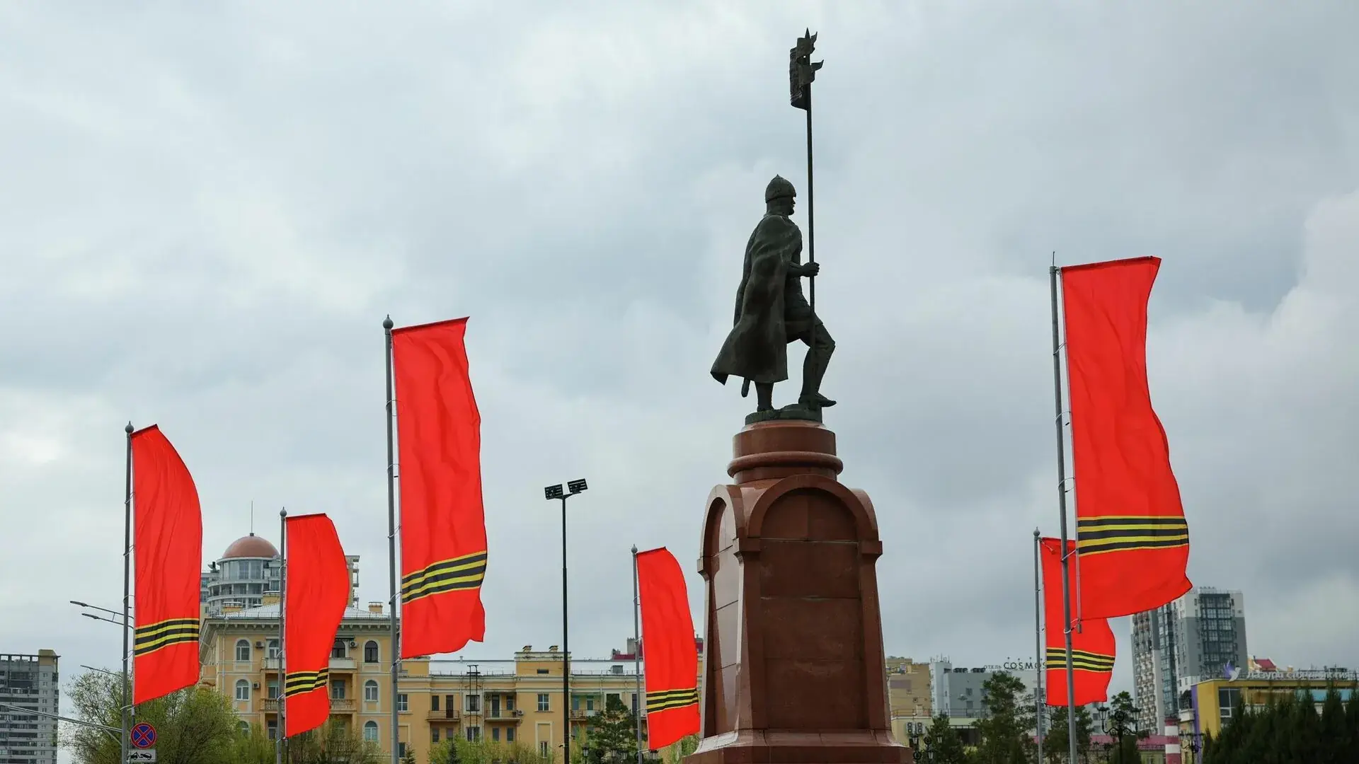 57 минут сирен и третья жертва июля: как Волгоград 30 августа живет между ракетной тревогой и открытием скверов