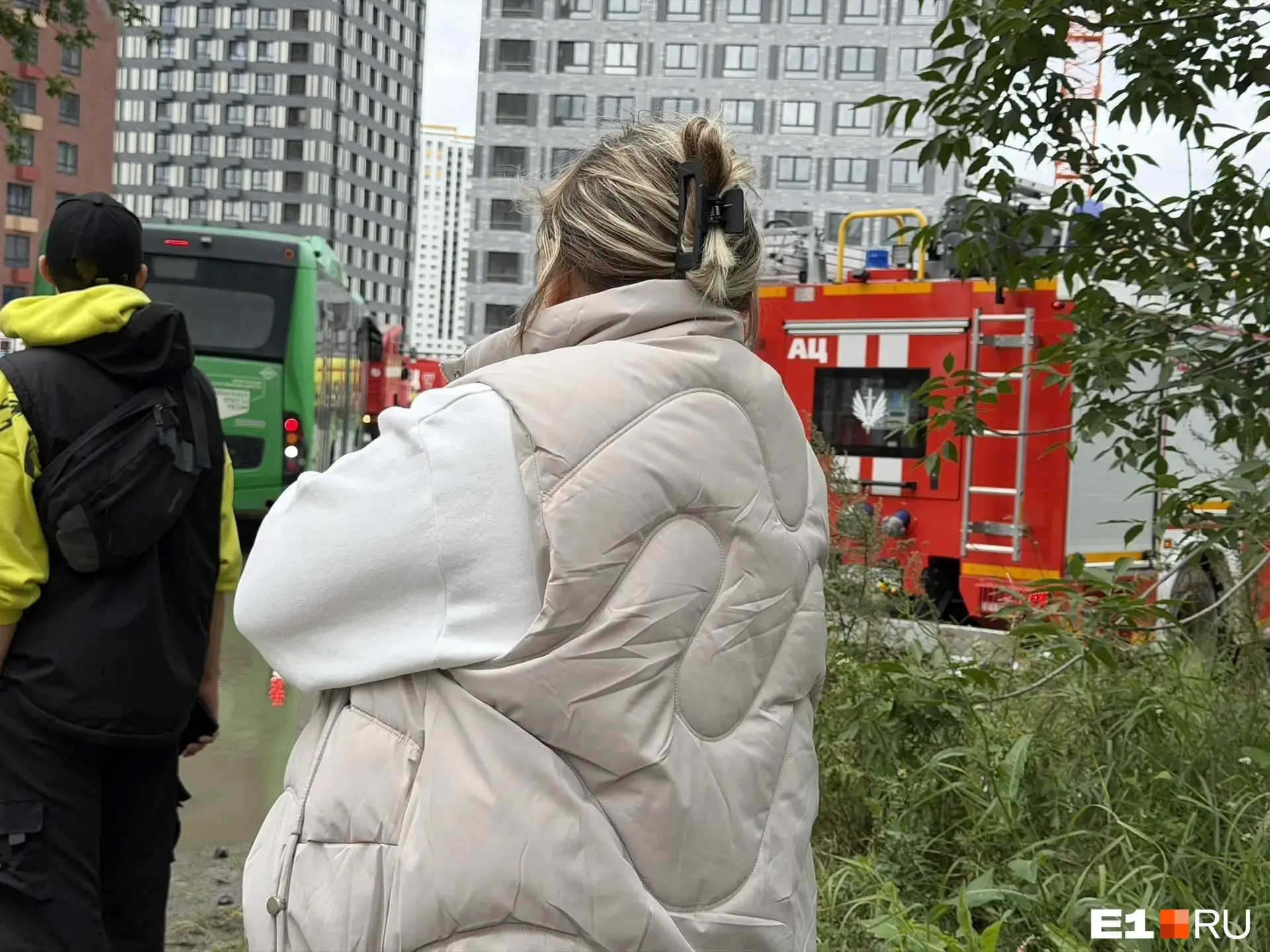 Атака БПЛА на Екатеринбург: 4 раненых, 3 дома повреждены, Кольцово закрыт