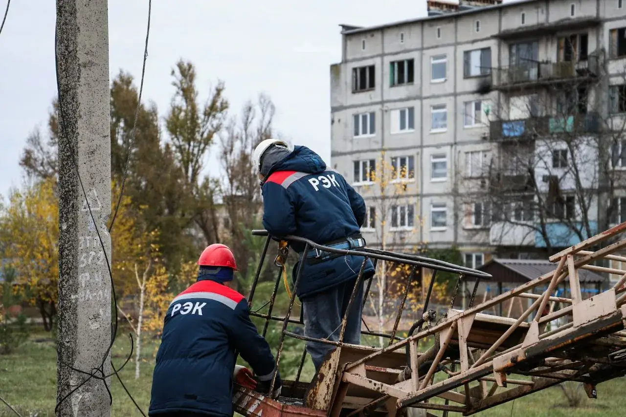 4 взрыва в центре и мины в игрушках: как жители Донецка и Горловки восстанавливают свет после атак