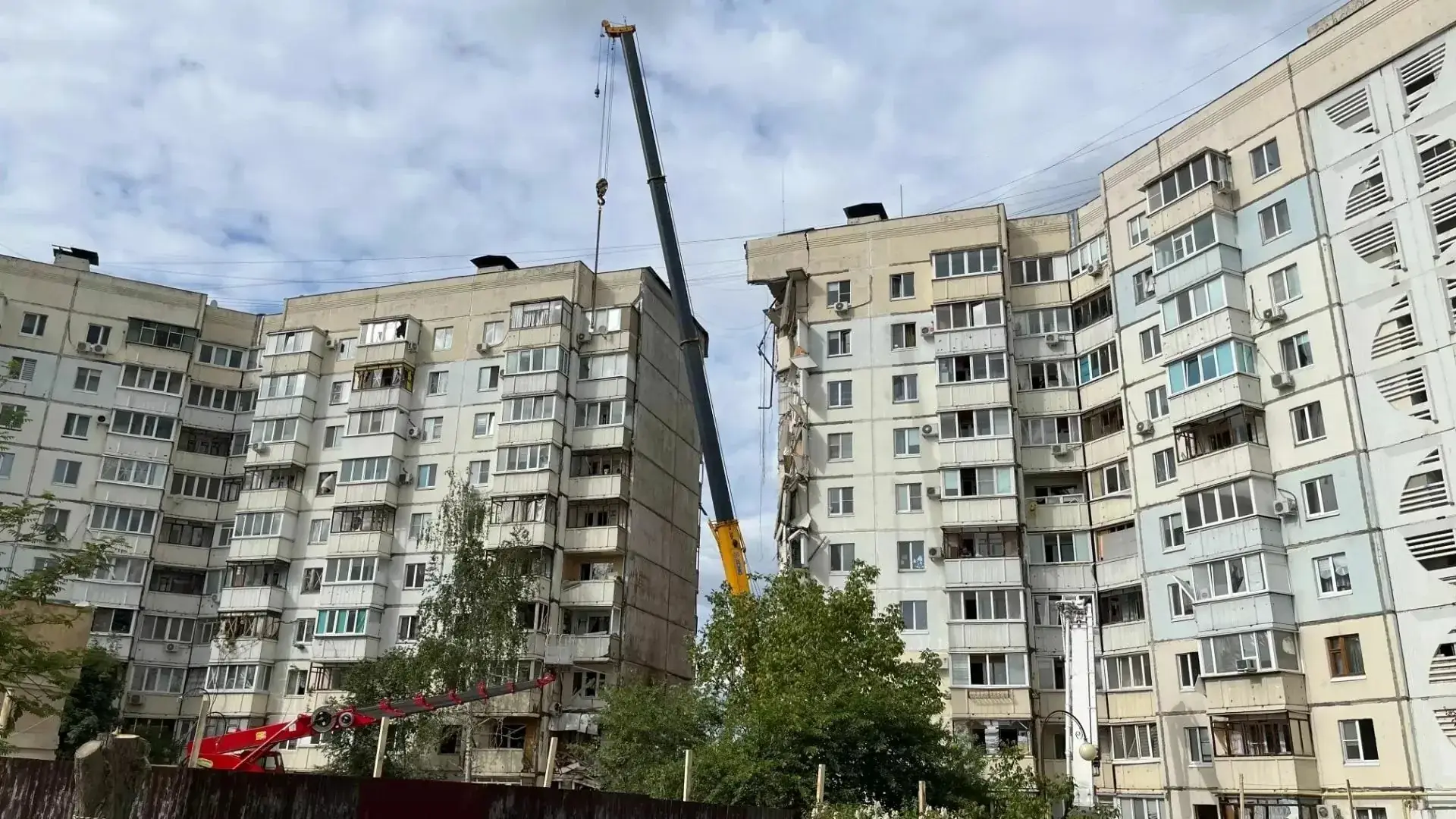 52 новых повреждения и 45 спасенных квартир: как белгородцы чинят жилье до первых заморозков
