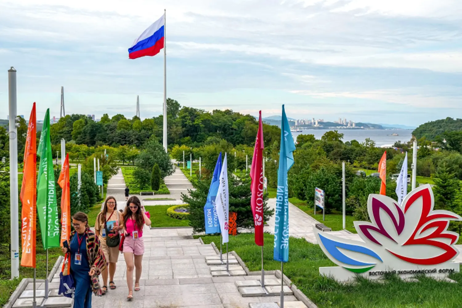 Владивосток перекрыт, а ВРП растёт: 2,5 трлн рублей после ВЭФ-2026