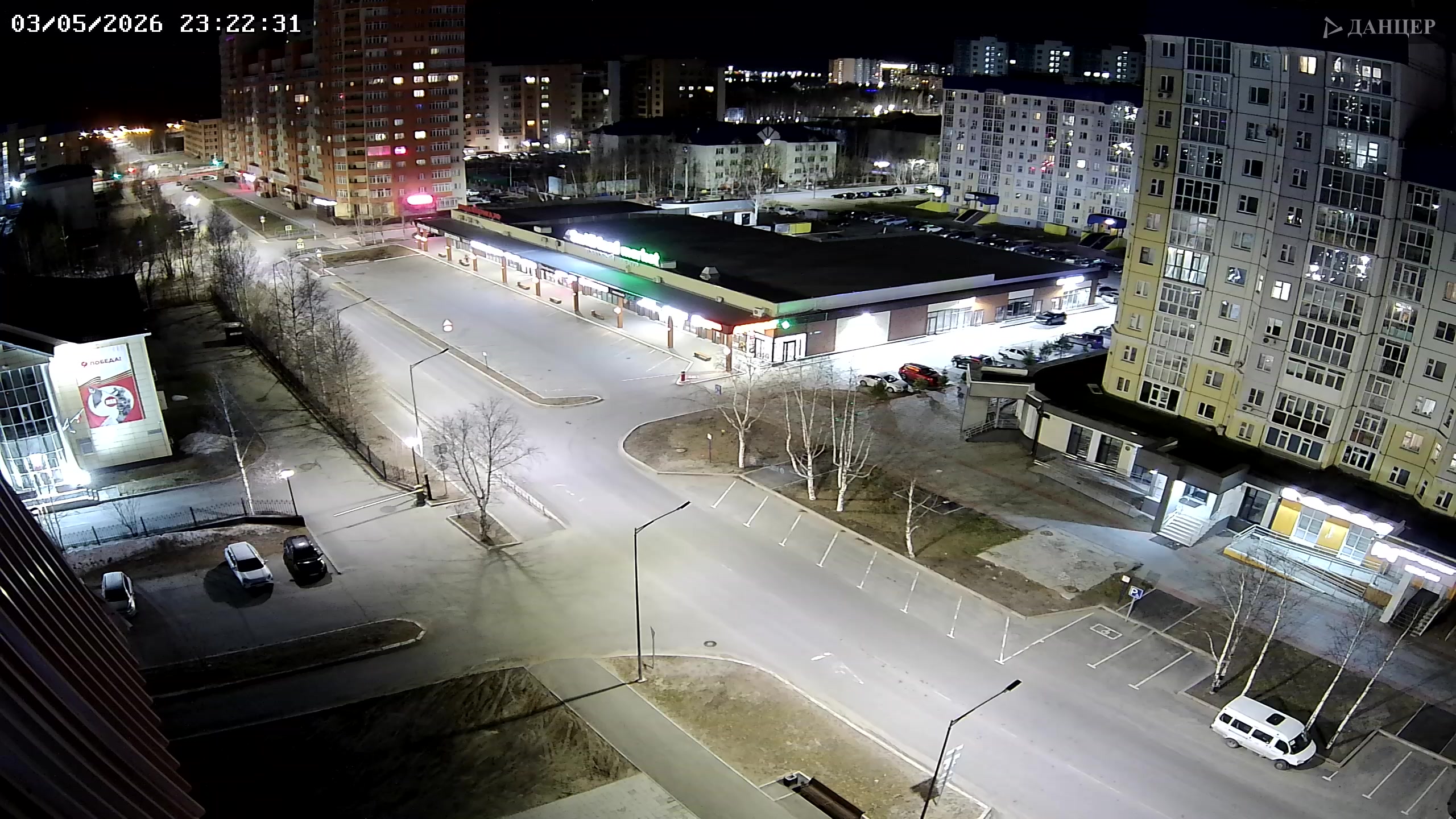 Улица Мусы Джалиля, ТЦ Small Food Market