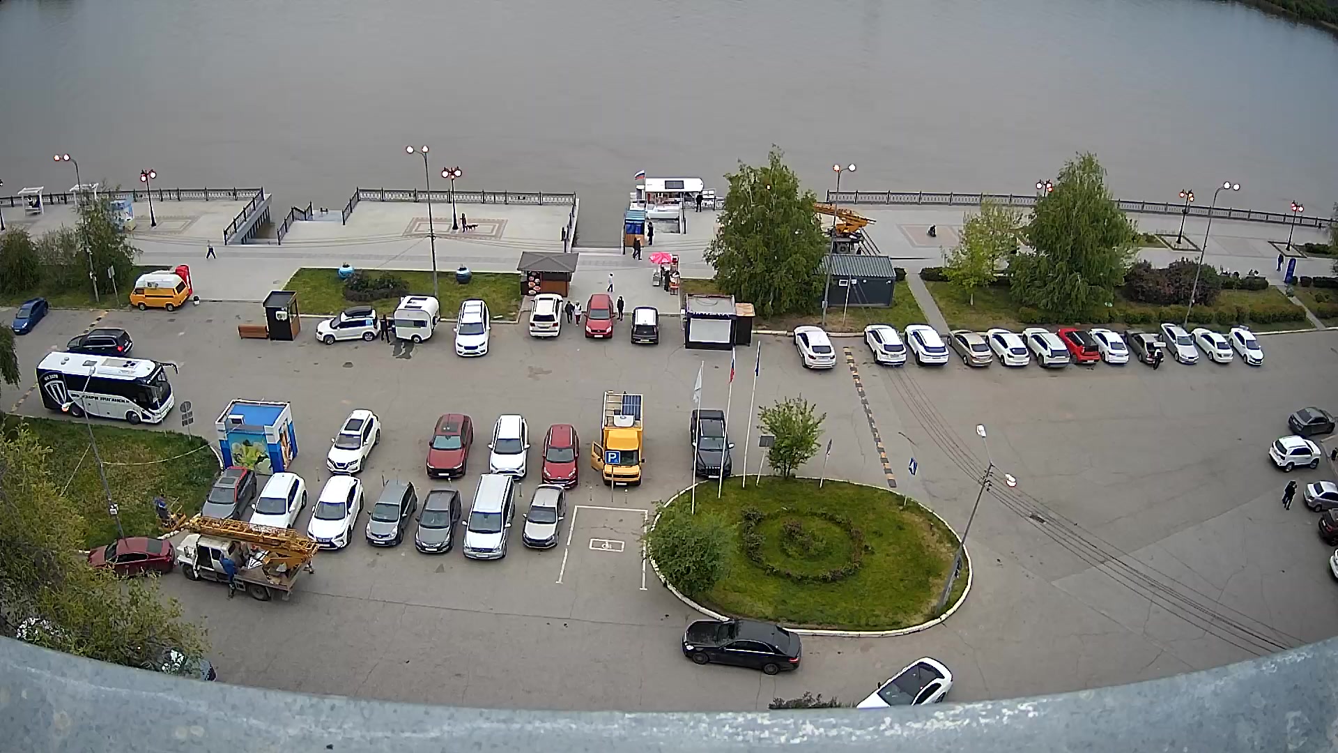 Набережная у отеля AZIMUT